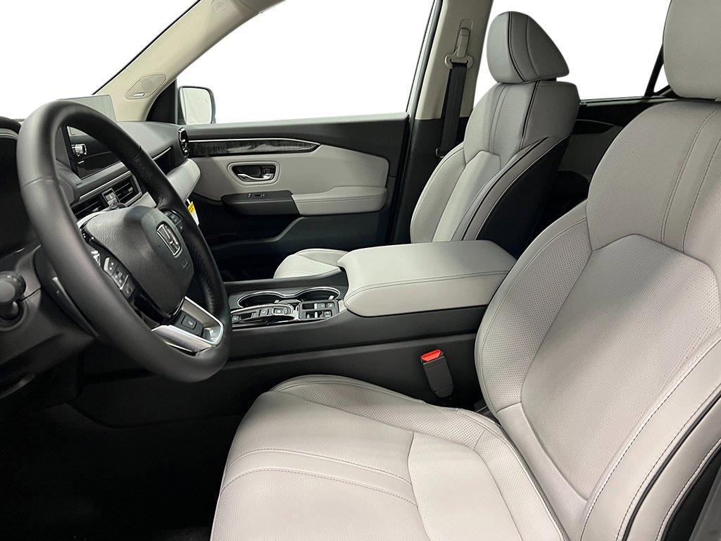 new 2025 Honda Pilot car, priced at $56,250
