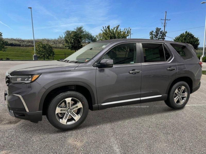 new 2025 Honda Pilot car, priced at $44,995