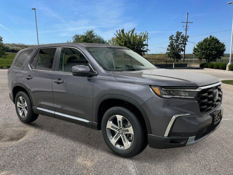 new 2025 Honda Pilot car, priced at $44,995