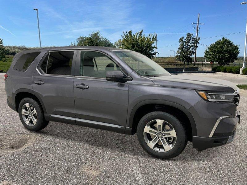 new 2025 Honda Pilot car, priced at $44,995