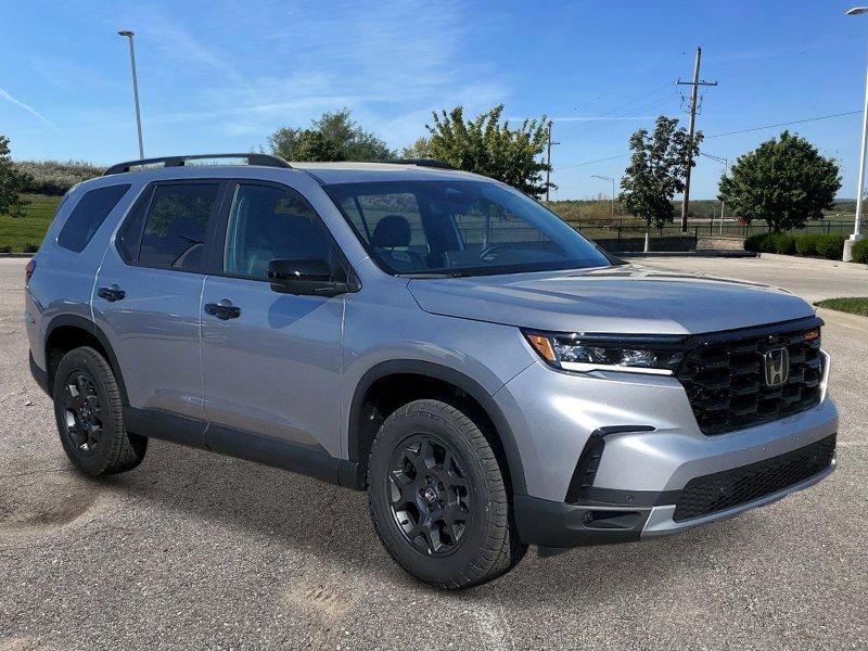 new 2025 Honda Pilot car, priced at $49,275