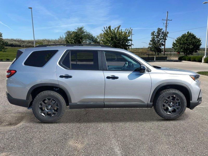 new 2025 Honda Pilot car, priced at $49,275