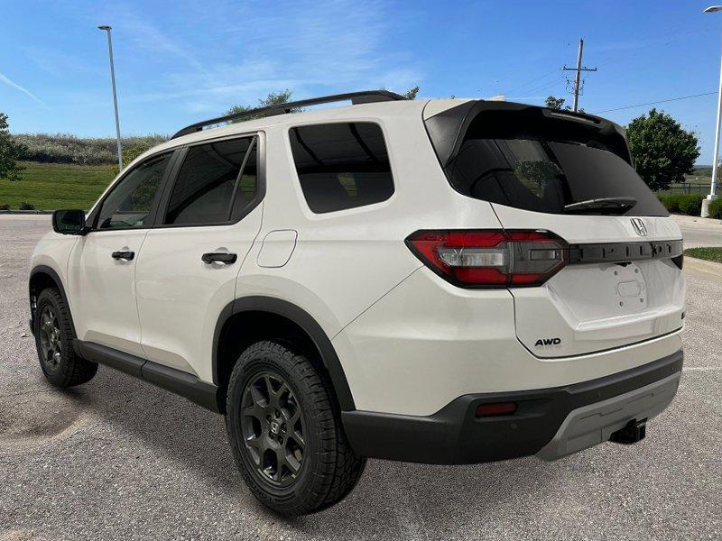 new 2025 Honda Pilot car, priced at $48,850