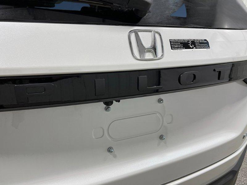 new 2025 Honda Pilot car, priced at $54,985