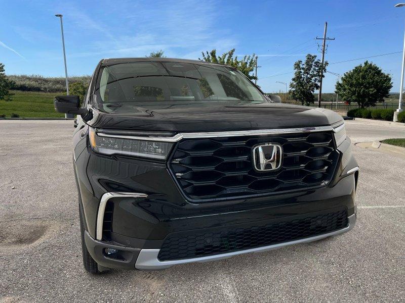 new 2025 Honda Pilot car, priced at $44,995