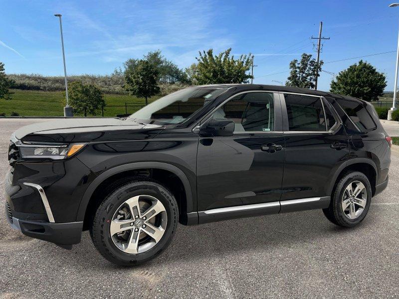 new 2025 Honda Pilot car, priced at $44,995