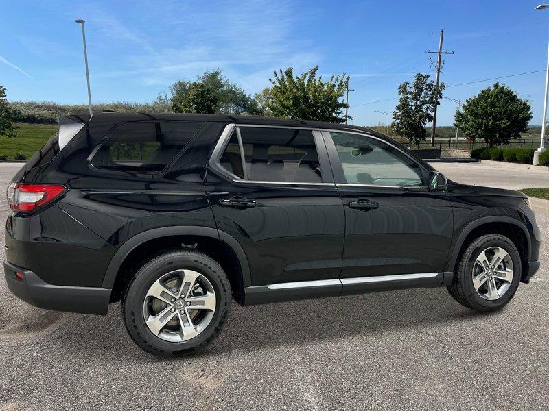 new 2025 Honda Pilot car, priced at $44,995