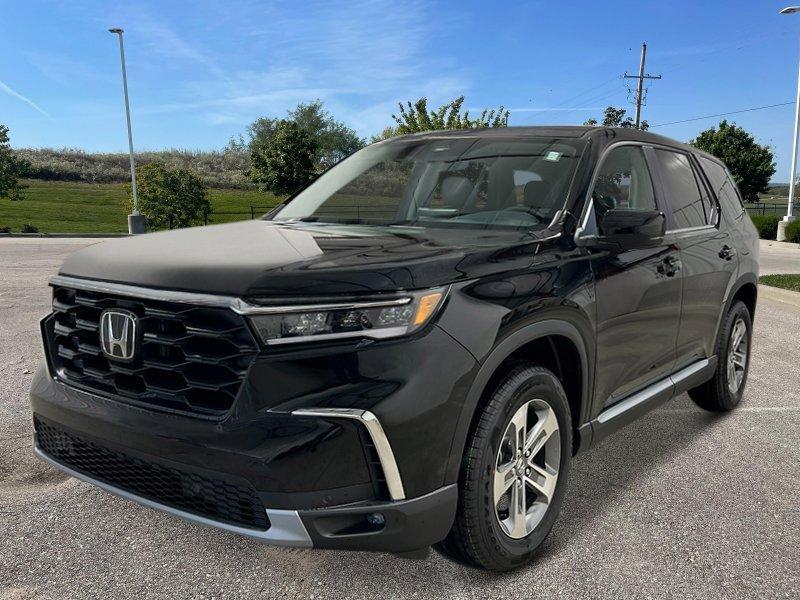 new 2025 Honda Pilot car, priced at $44,995