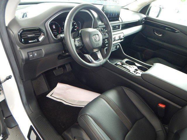 used 2025 Honda Pilot car, priced at $46,998