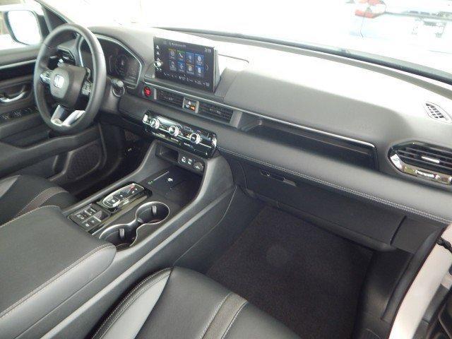 used 2025 Honda Pilot car, priced at $46,998