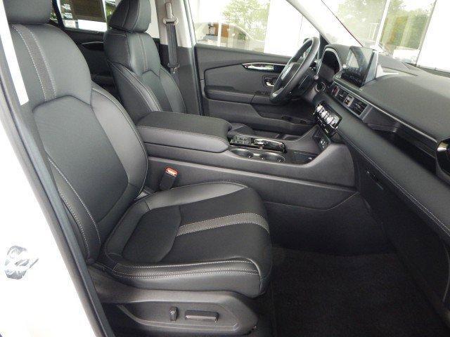 used 2025 Honda Pilot car, priced at $46,998