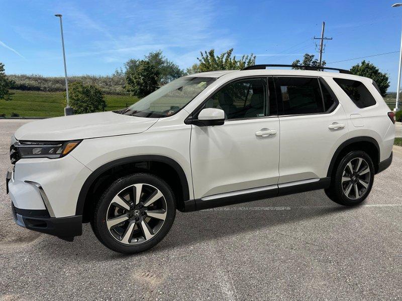 new 2025 Honda Pilot car, priced at $54,985
