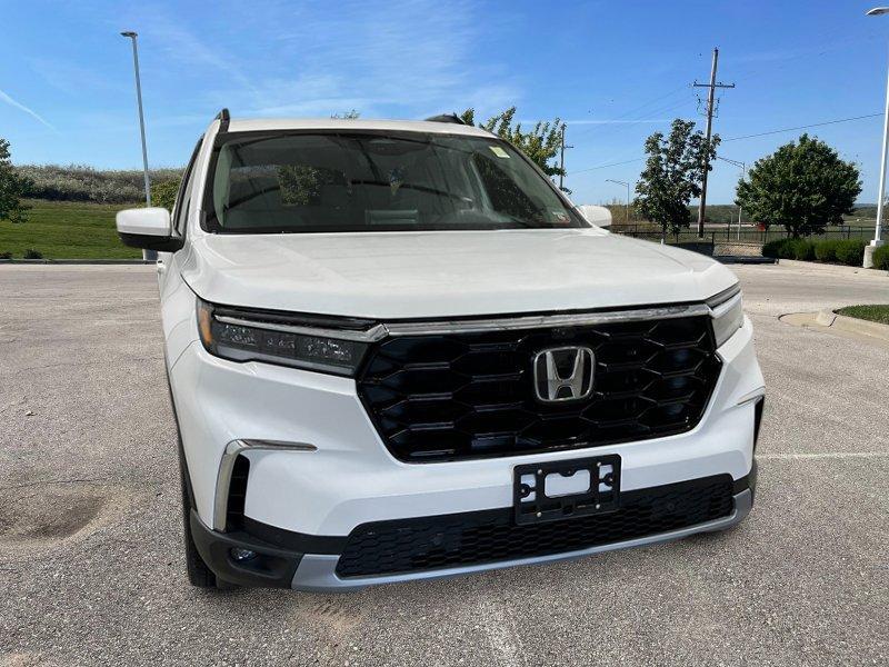 new 2025 Honda Pilot car, priced at $54,985