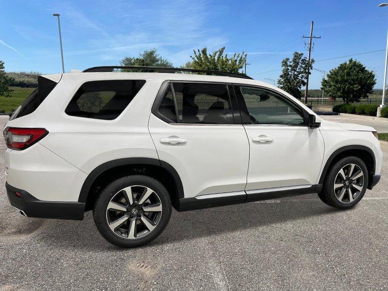 new 2025 Honda Pilot car, priced at $54,985
