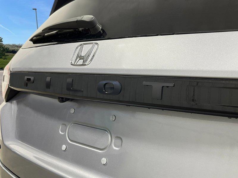 new 2025 Honda Pilot car, priced at $50,850