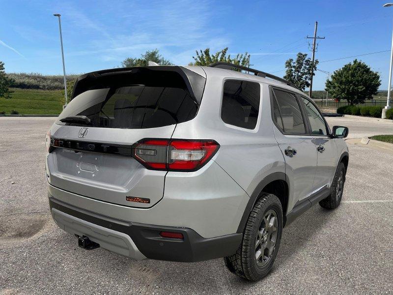 new 2025 Honda Pilot car, priced at $50,850