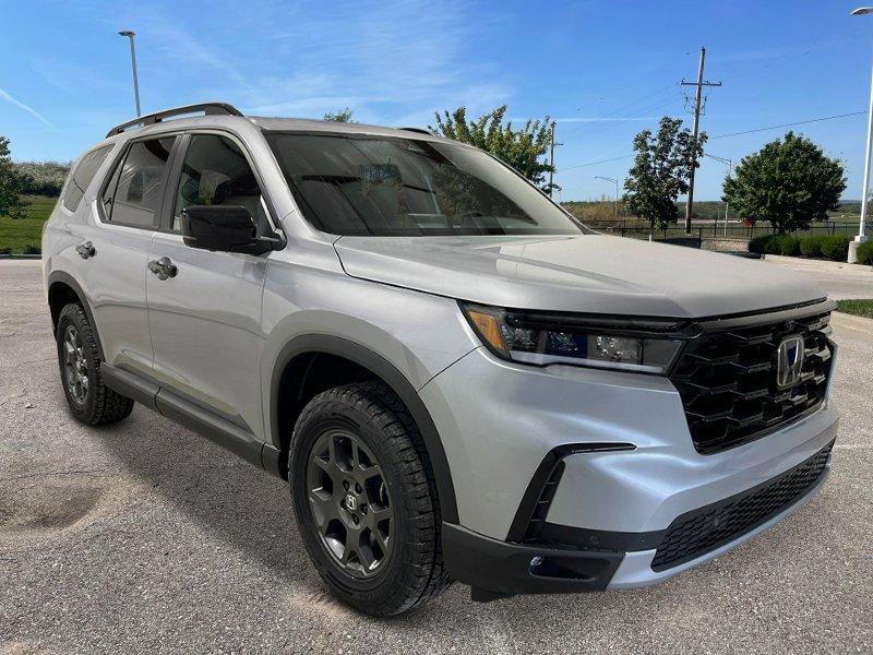 new 2025 Honda Pilot car, priced at $50,850