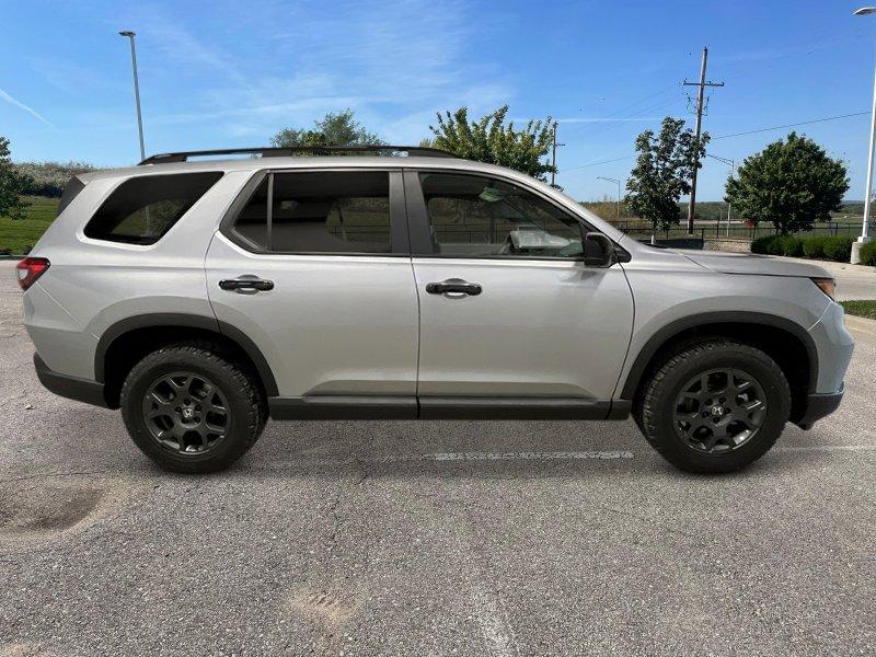 new 2025 Honda Pilot car, priced at $50,850