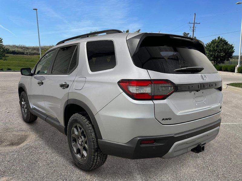 new 2025 Honda Pilot car, priced at $50,850