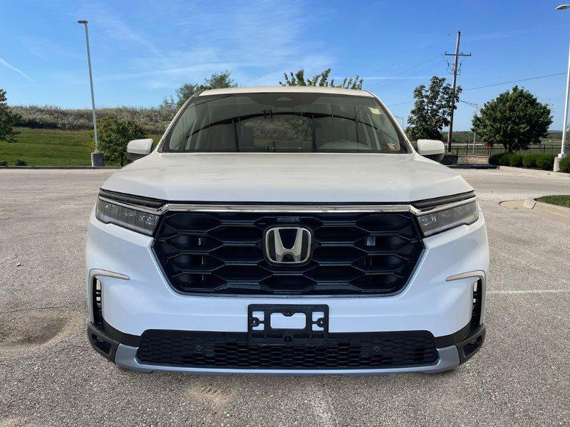 new 2025 Honda Pilot car, priced at $45,450