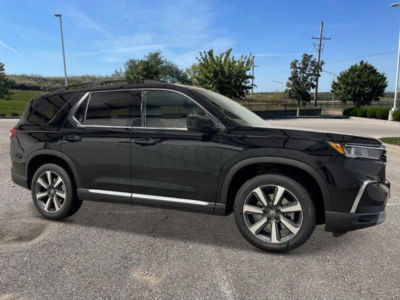 new 2025 Honda Pilot car, priced at $47,995