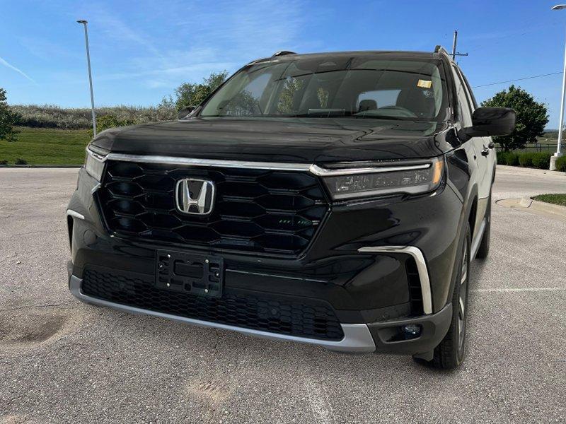 new 2025 Honda Pilot car, priced at $47,995