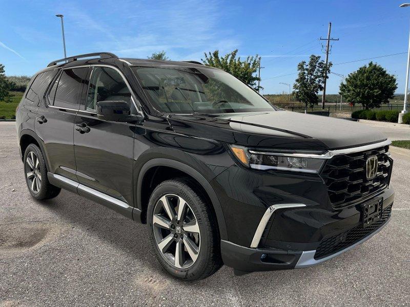 new 2025 Honda Pilot car, priced at $47,995