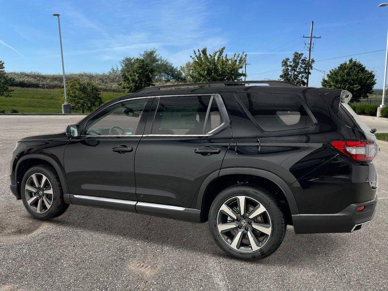 new 2025 Honda Pilot car, priced at $47,995