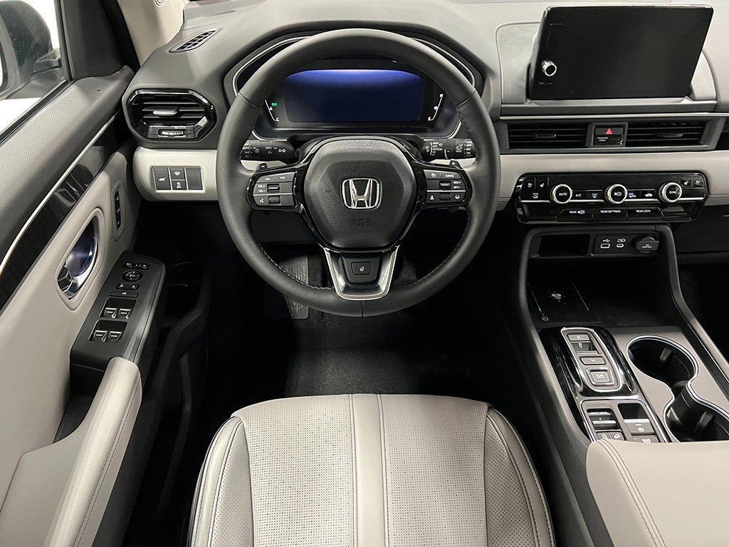 new 2025 Honda Pilot car, priced at $54,985