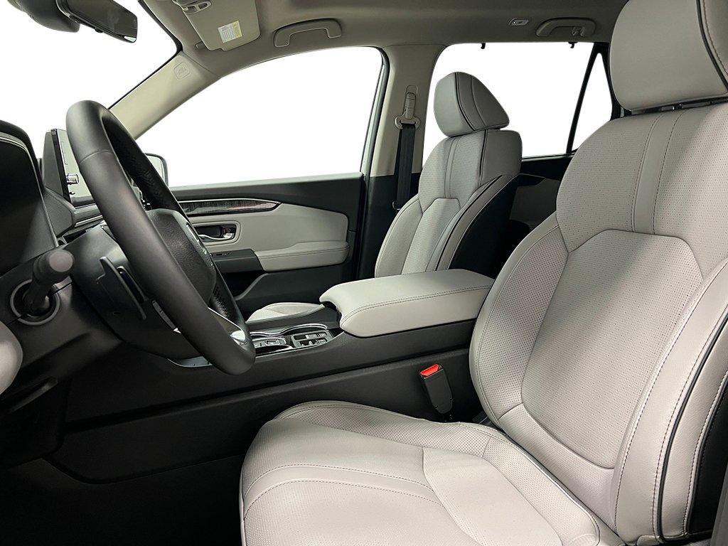 new 2025 Honda Pilot car, priced at $54,985