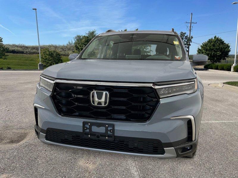 new 2025 Honda Pilot car, priced at $48,450