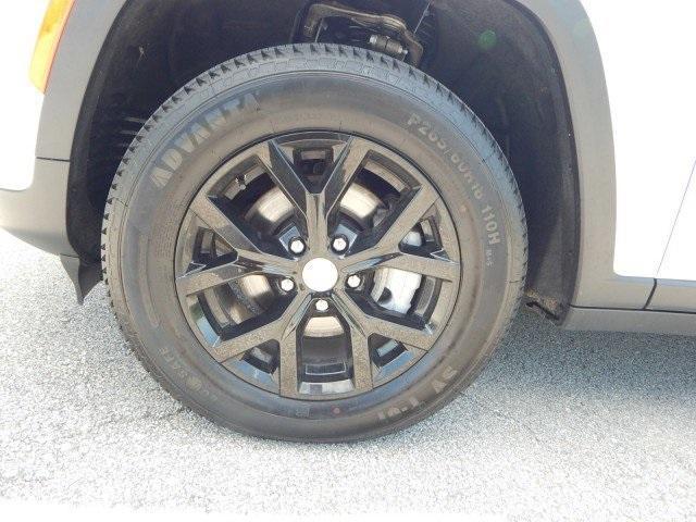 used 2023 Jeep Grand Cherokee car, priced at $31,995