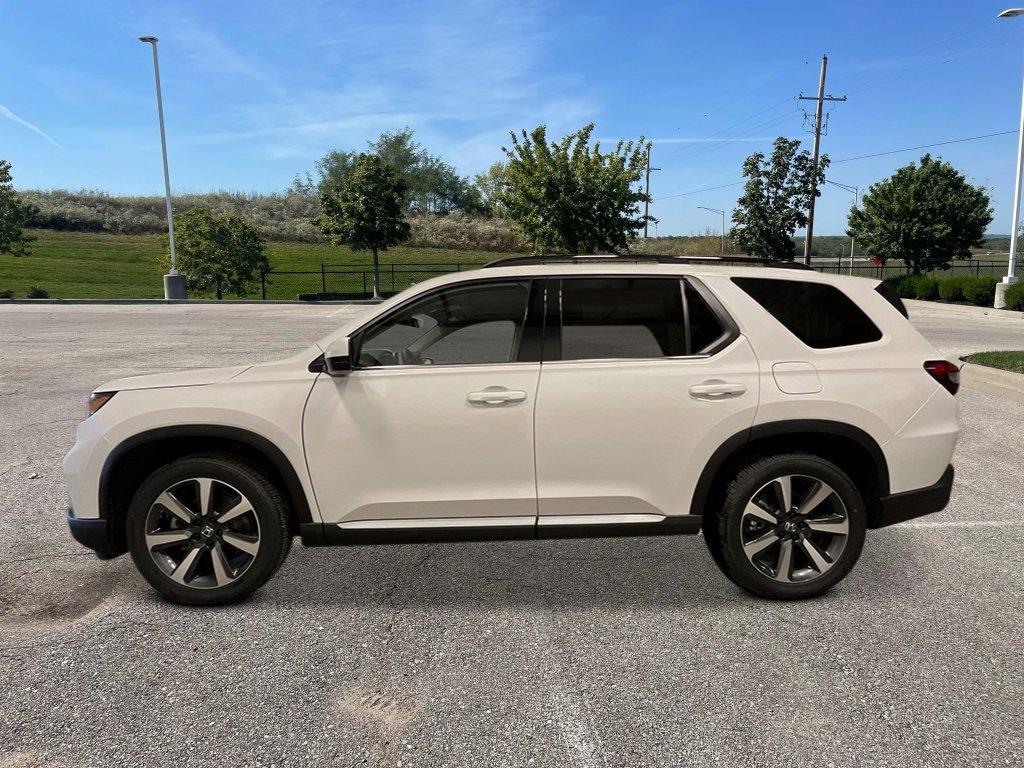 new 2025 Honda Pilot car, priced at $51,505