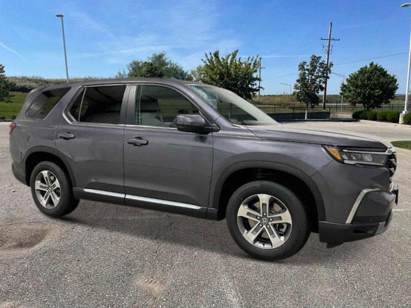 new 2025 Honda Pilot car, priced at $44,595