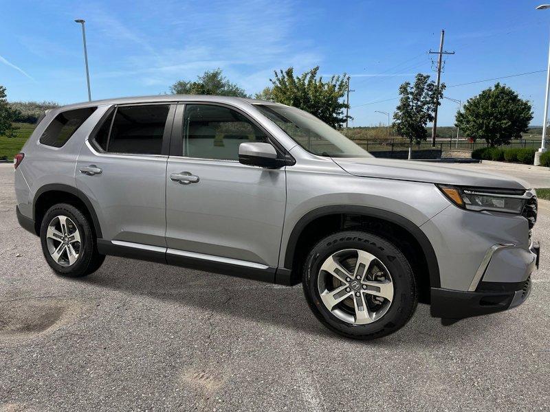 new 2025 Honda Pilot car, priced at $47,050