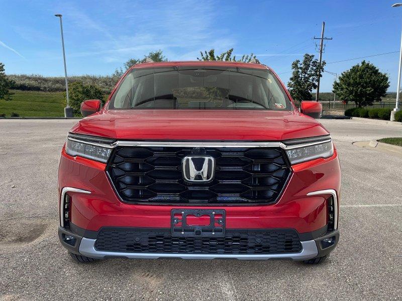 new 2025 Honda Pilot car, priced at $54,985