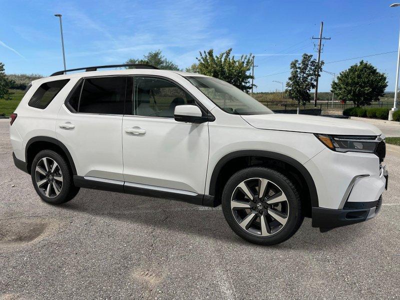 new 2025 Honda Pilot car, priced at $54,985