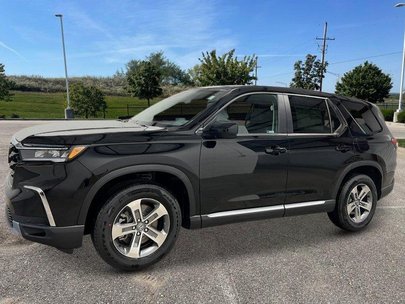new 2025 Honda Pilot car, priced at $47,050