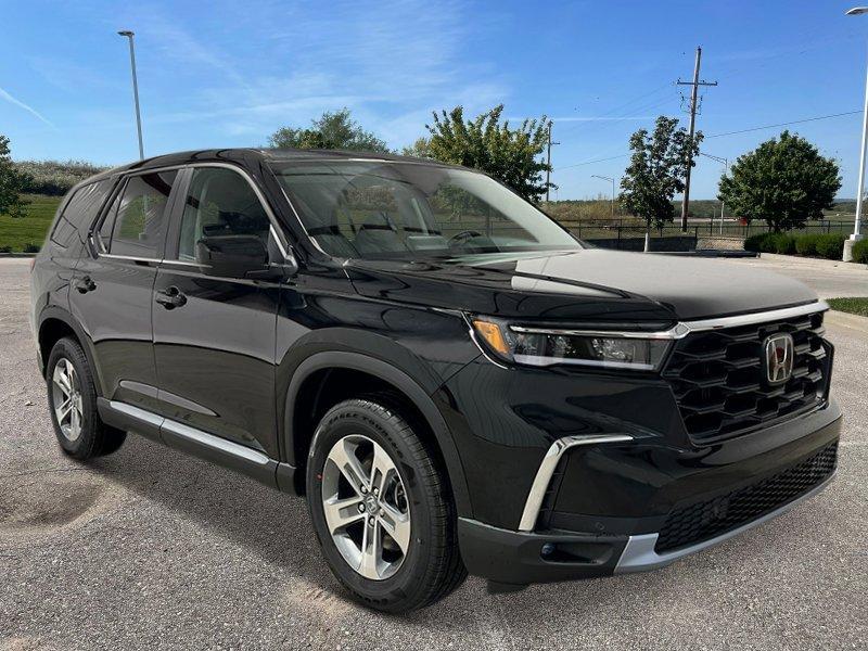 new 2025 Honda Pilot car, priced at $47,050