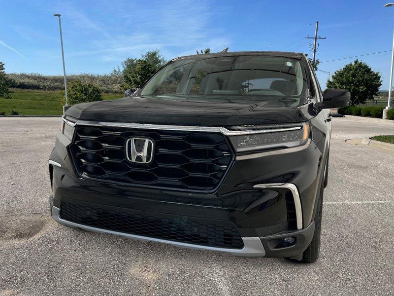 new 2025 Honda Pilot car, priced at $47,050