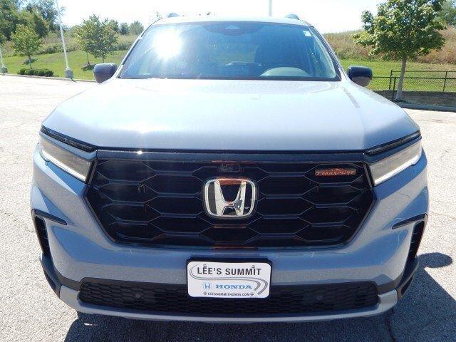 new 2025 Honda Pilot car, priced at $48,950