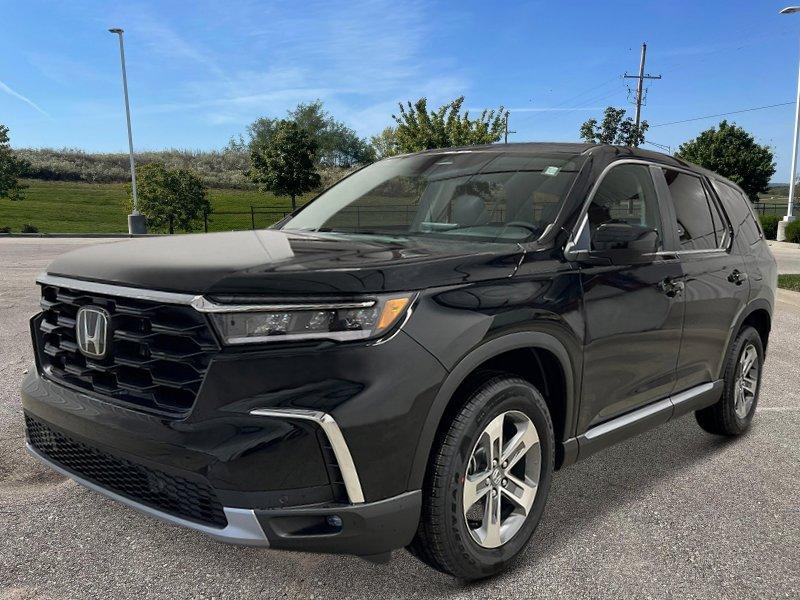 new 2025 Honda Pilot car, priced at $44,995