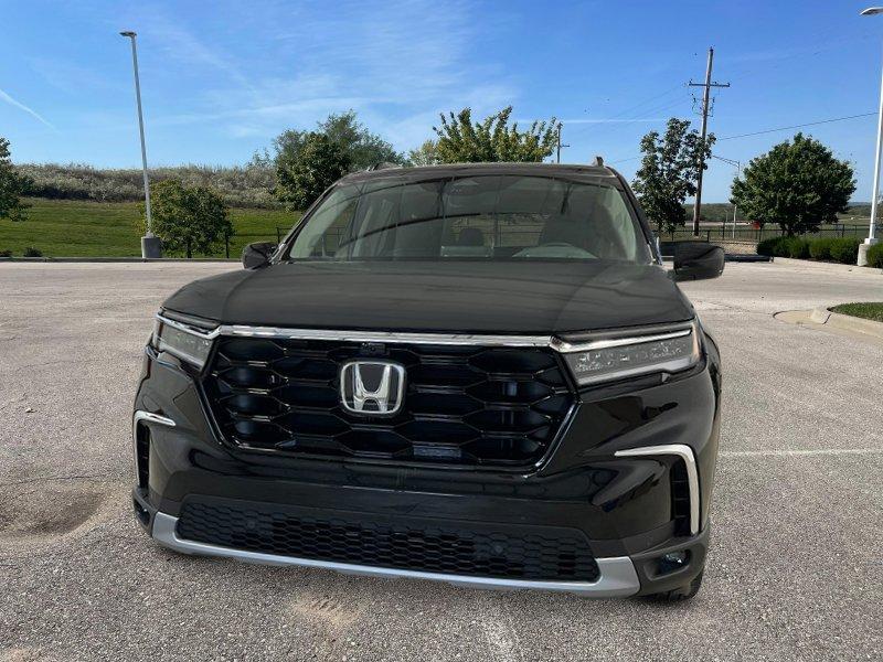 new 2025 Honda Pilot car, priced at $51,475