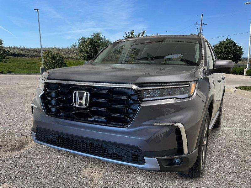 new 2025 Honda Pilot car, priced at $47,995