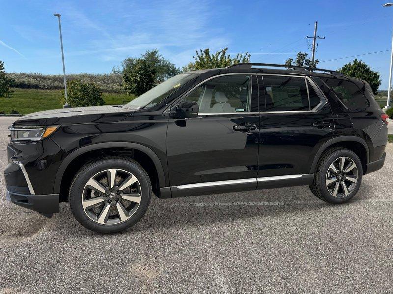 new 2025 Honda Pilot car, priced at $51,475