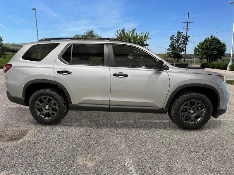 new 2025 Honda Pilot car, priced at $50,850