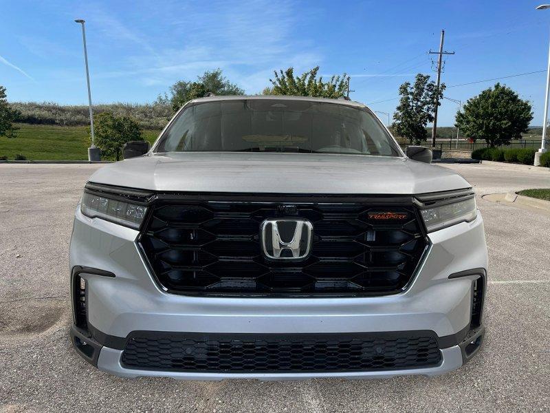 new 2025 Honda Pilot car, priced at $50,850