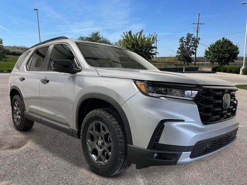new 2025 Honda Pilot car, priced at $50,850