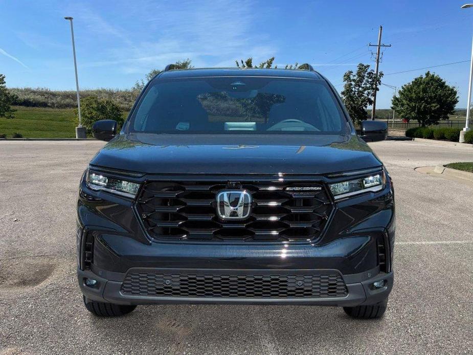 new 2025 Honda Pilot car, priced at $55,975