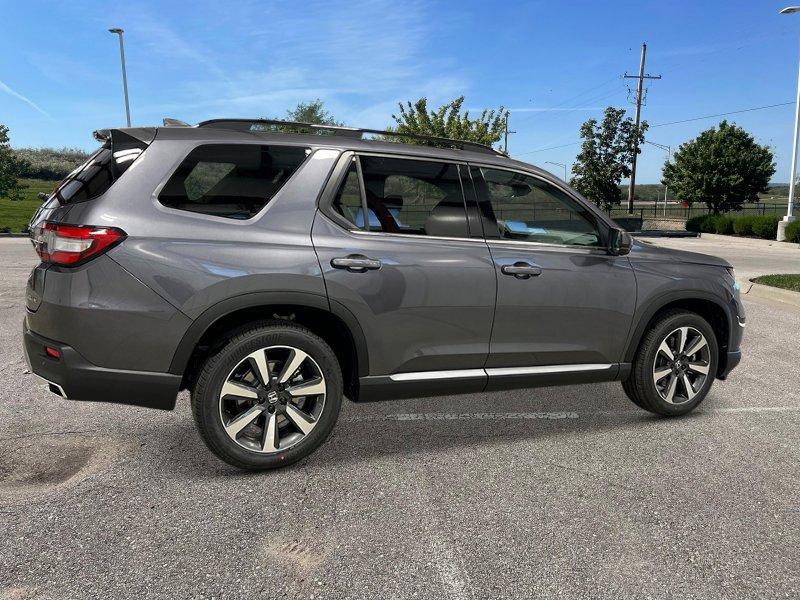 new 2025 Honda Pilot car, priced at $54,530